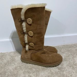 Women’s 10 Ugg Bailey Triple Button Boots